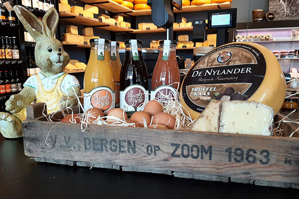 Nylander biologische kaas, boter en vlees van jersey koeien in Friesland